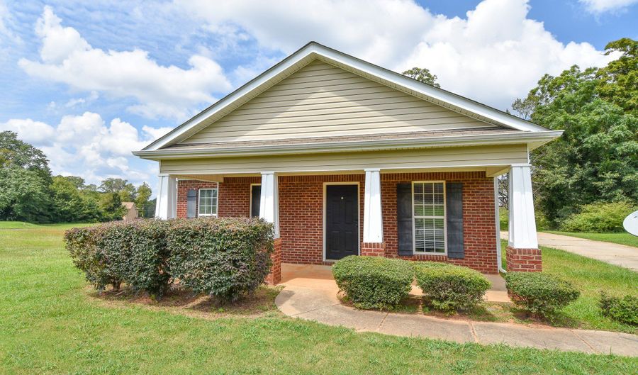 202 Northside Dr, Barnesville, GA 30204 - 3 Beds, 2 Bath