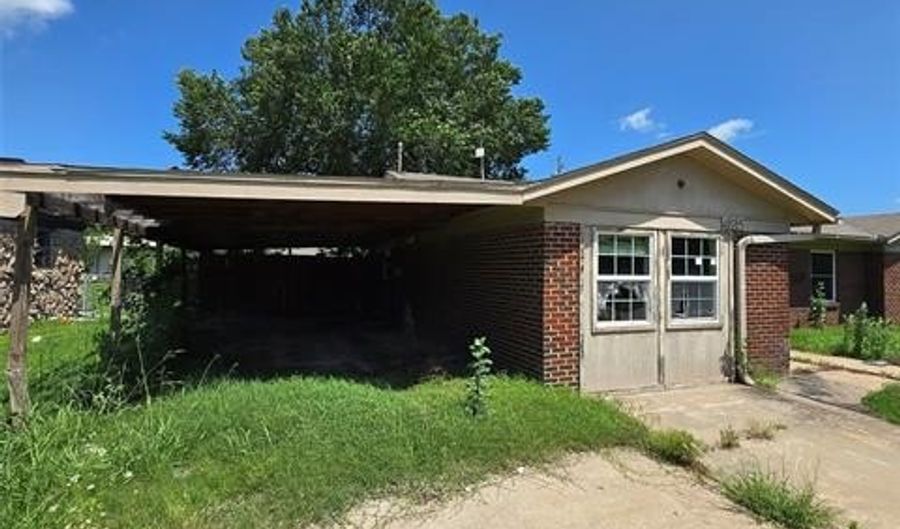 425 NW Oak Park Rd, Bartlesville, OK 74003 - 3 Beds, 2 Bath