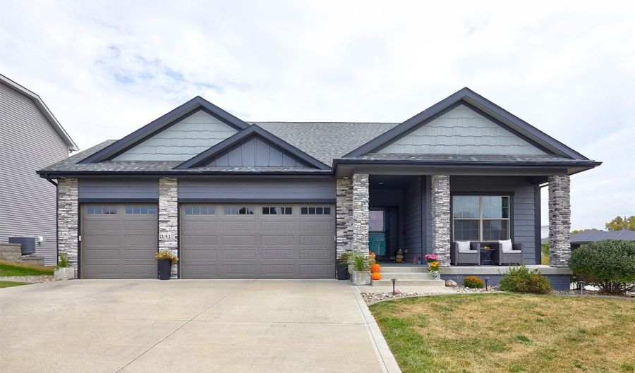 1417 S 11th St, Adel, IA 50003 - 5 Beds, 3 Bath