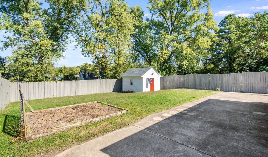 3206 BURGUNDY Rd, Alexandria, VA 22303 - 5 Beds, 2 Bath