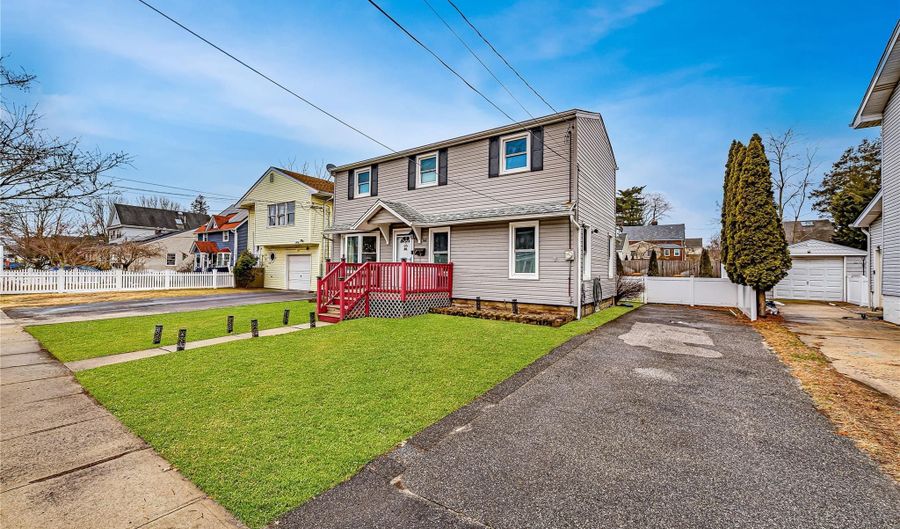 168 Ketcham Ave, Amityville, NY 11701 - 3 Beds, 1 Bath