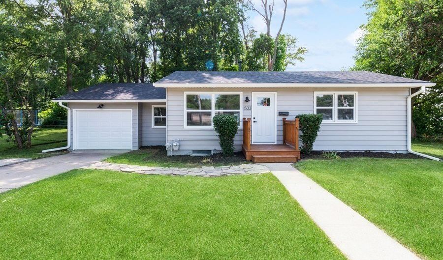 1533 Ridgewood Ave, Ames, IA 50010 - 3 Beds, 1 Bath