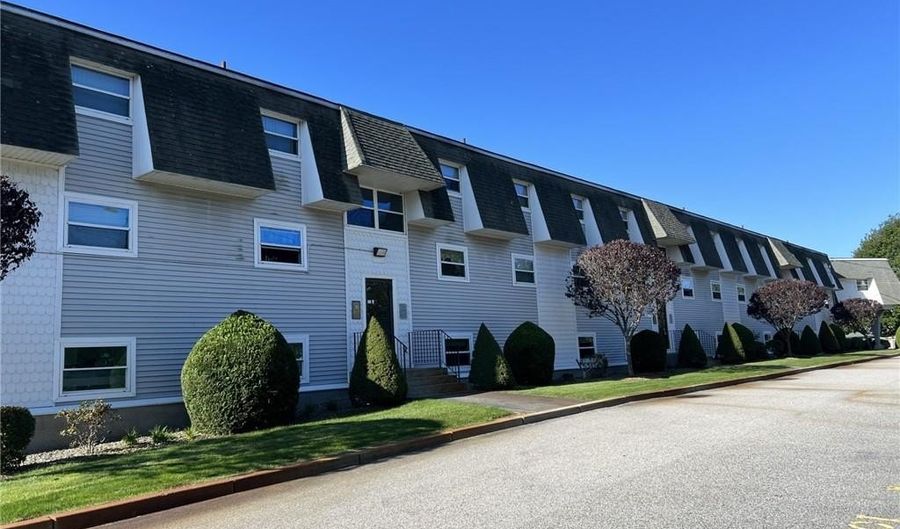 354 S Pier Rd 205, Narragansett, RI 02882 - 2 Beds, 1 Bath