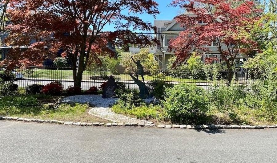 96 Rhode Island Ave 6, Newport, RI 02840 - 1 Beds, 1 Bath