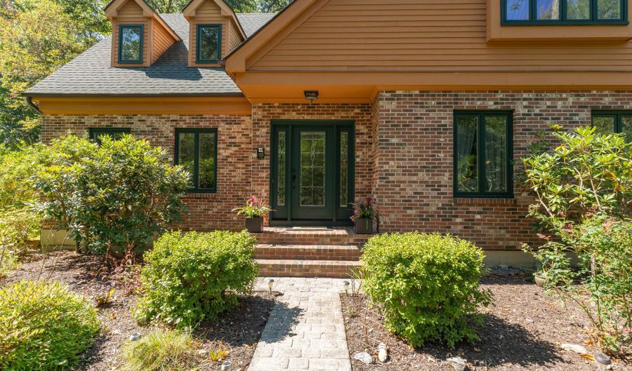 155 Stony Creek Rd, Branford, CT 06405 - 3 Beds, 3 Bath