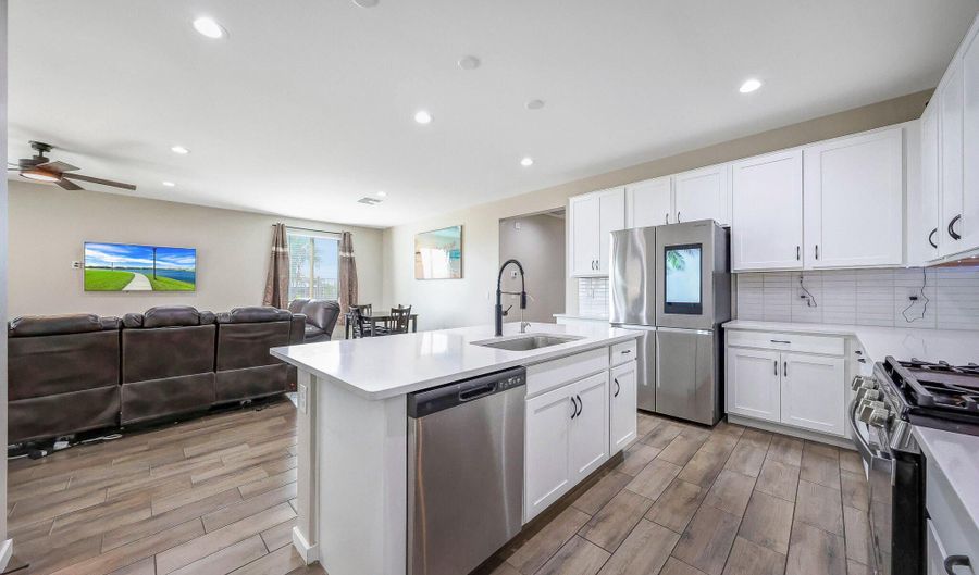 11049 W HADLEY St, Avondale, AZ 85323 - 4 Beds, 3 Bath