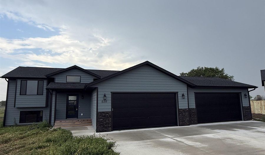 639 Eagle Ct, Box Elder, SD 57719 - 3 Beds, 2 Bath