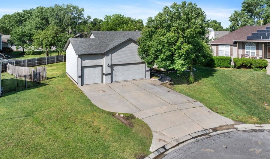 4359 N Rushwood Ct, Bel Aire, KS 67226 - 4 Beds, 3 Bath