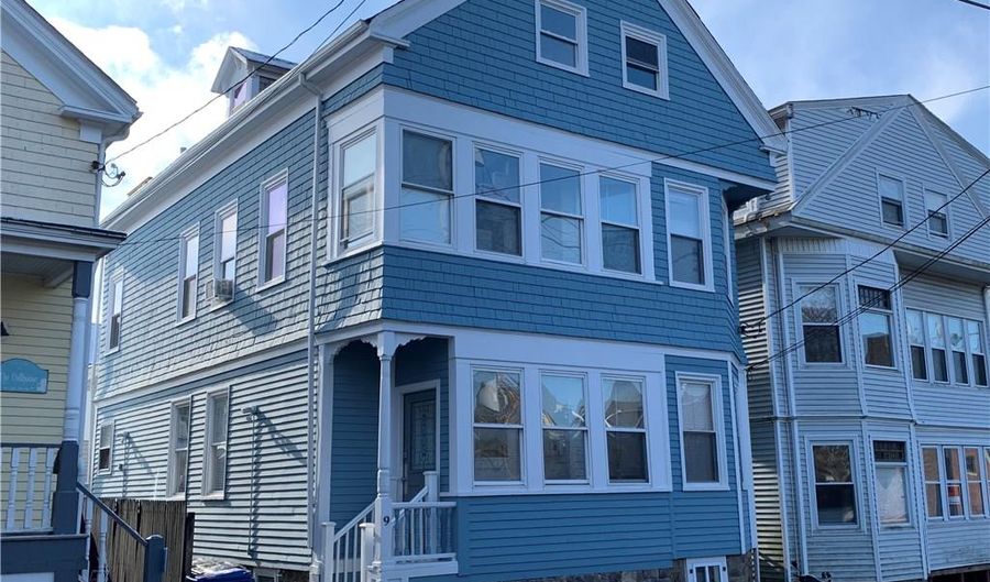 9 Ann St 1, Newport, RI 02840 - 3 Beds, 1 Bath