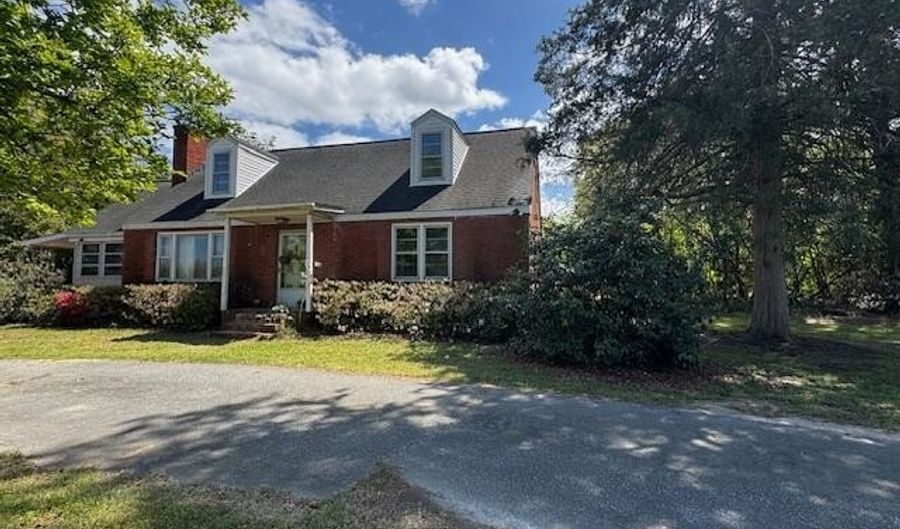 6657 Augusta Hwy, Batesburg Leesville, SC 29070 - 4 Beds, 2 Bath