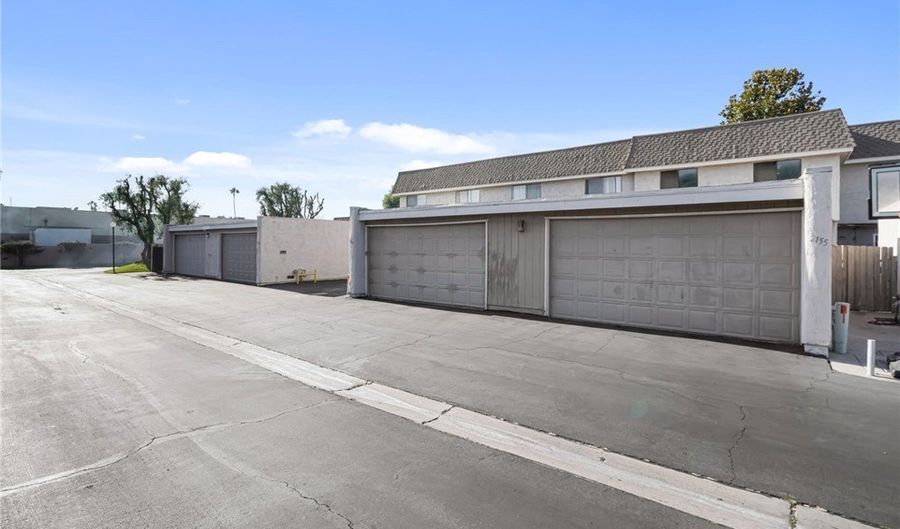 2155 W Banbury Cir, Anaheim, CA 92804 - 3 Beds, 2 Bath