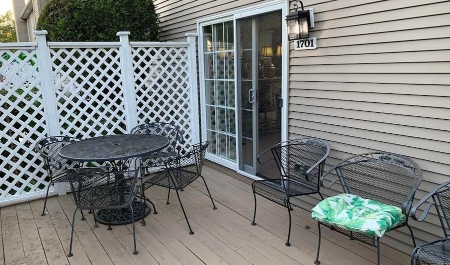 1701 Forest Edge Dr, Amherst, NY 14051 - 2 Beds, 3 Bath