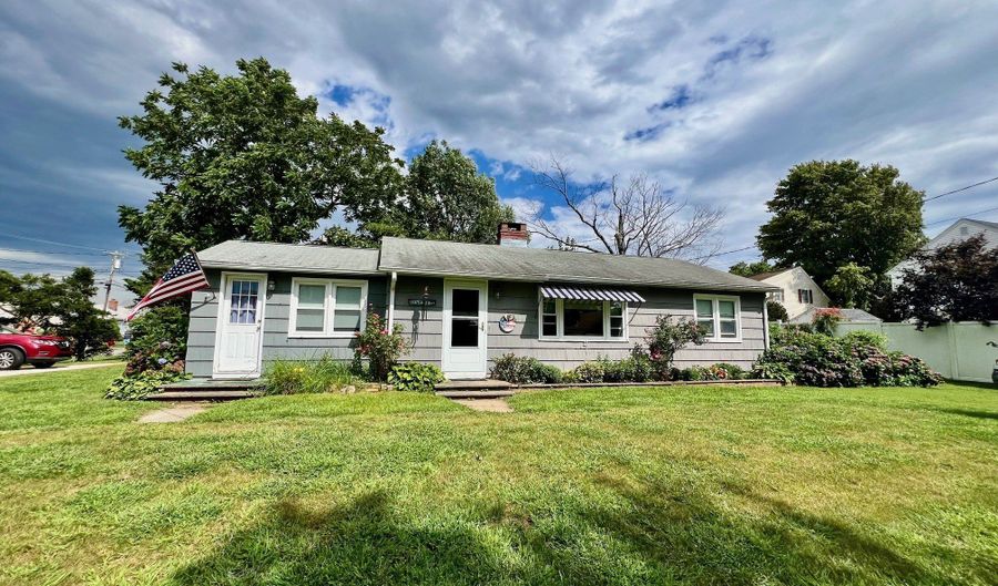 28 Kelsey Rd, Clinton, CT 06413 - 3 Beds, 1 Bath