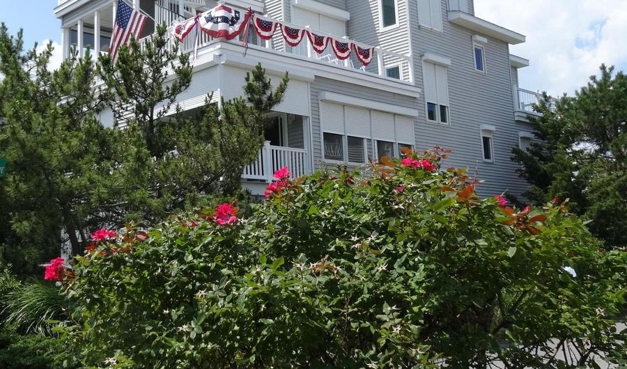 40209 MARYLAND Ave, Fenwick Island, DE 19944 - 5 Beds, 4 Bath