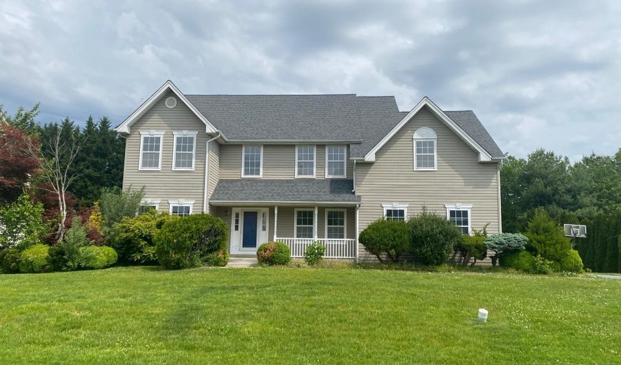 102 SWEETHOLLOW Dr, Bear, DE 19701 - 5 Beds, 4 Bath