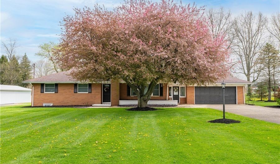 300 Homeworth Rd, Alliance, OH 44601 - 4 Beds, 2 Bath