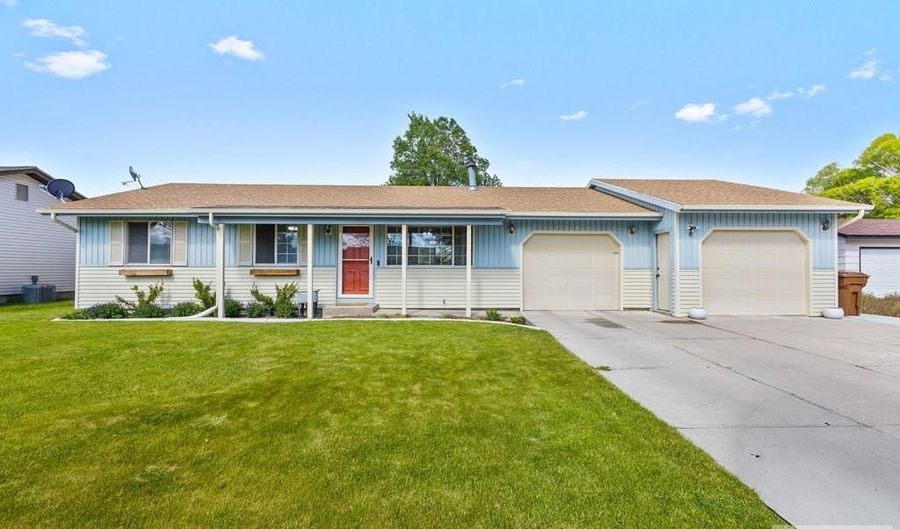 5761 Eve St, Chubbuck, ID 83202 - 3 Beds, 2 Bath