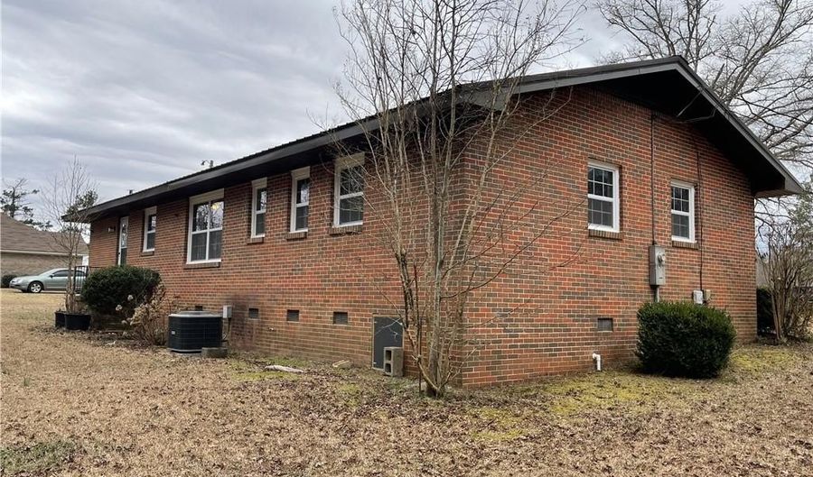 1812 K Sts, Alexander City, AL 35010 - 3 Beds, 2 Bath