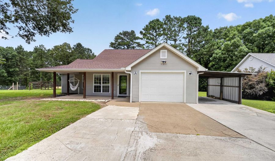212 W Dodson St, Arkadelphia, AR 71923 - 3 Beds, 2 Bath