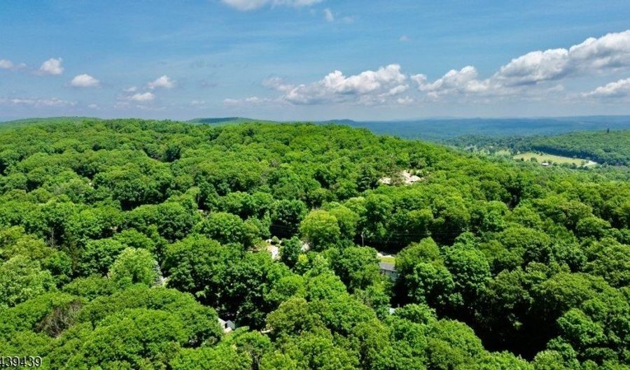 1 Appleseed Rd, Alloway, NJ 07461 - 3 Beds, 3 Bath