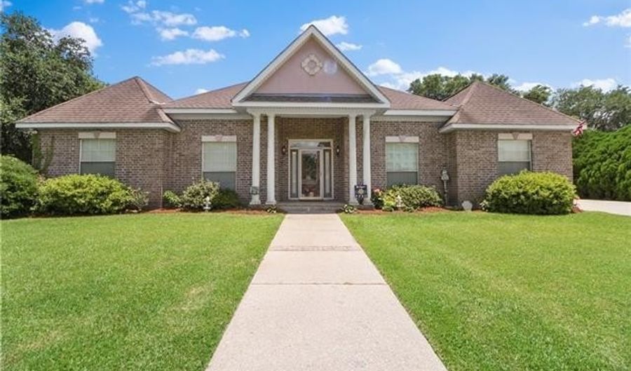 135 MAUD OLIVE Dr, Belle Chasse, LA 70037 - 4 Beds, 3 Bath