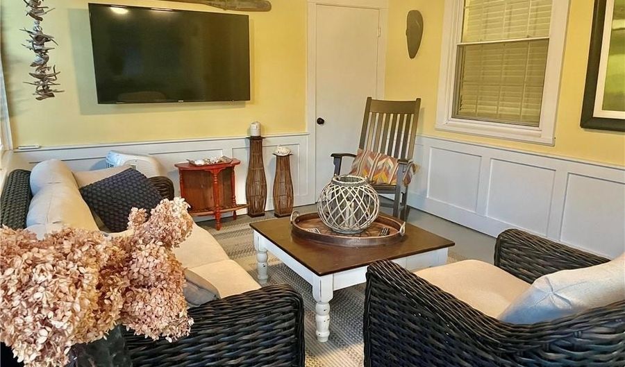 45 Hammond St 1, Newport, RI 02840 - 2 Beds, 1 Bath