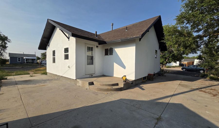 817 W 9TH St, Cheyenne, WY 82001 - 2 Beds, 2 Bath