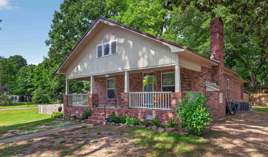527 S 14Th St, Arkadelphia, AR 71923 - 4 Beds, 2 Bath
