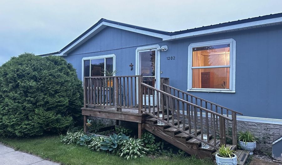 1623 SW 10th Ave, Aberdeen, SD 57401 - 3 Beds, 2 Bath