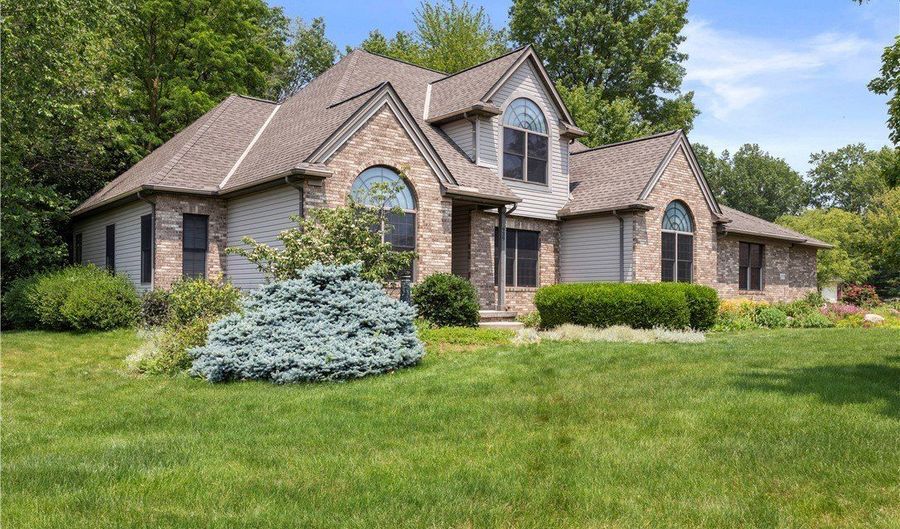 939 Barberry Cir, Amherst, OH 44001 - 5 Beds, 3 Bath