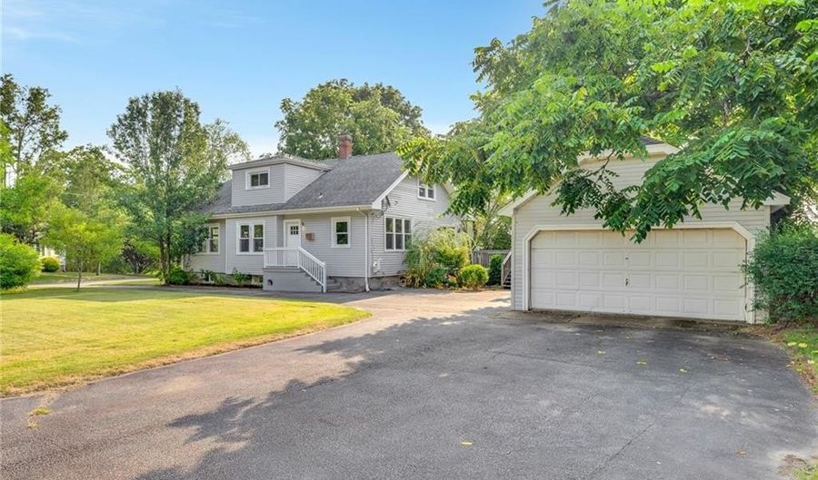29 Firglade Ave, East Providence, RI 02915 - 4 Beds, 2 Bath