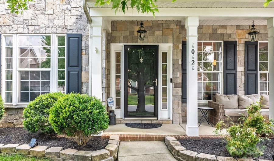 10121 Halkirk Manor Ln, Charlotte, NC 28278 - 3 Beds, 3 Bath