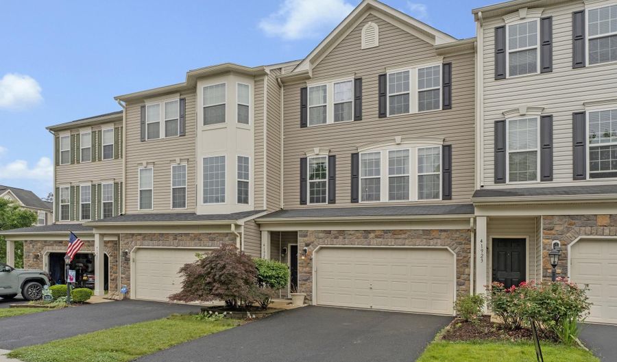 41925 MORELAND MINE Ter, Aldie, VA 20105 - 3 Beds, 3 Bath