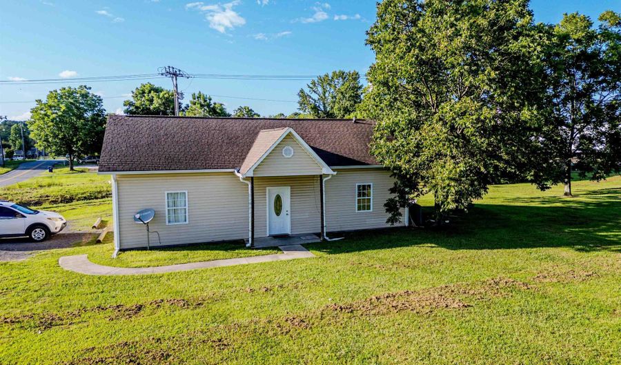 560 Pine St, Albertville, AL 35950 - 3 Beds, 2 Bath