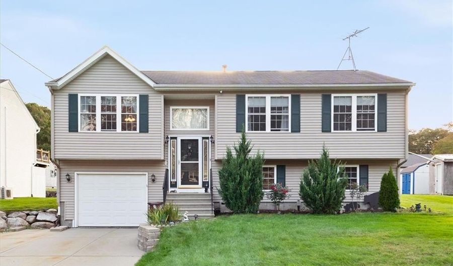 80 TOMAHAWK Trl, Cranston, RI 02921 - 3 Beds, 2 Bath