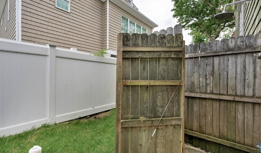 107 SWEDES St, Dewey Beach, DE 19971 - 5 Beds, 4 Bath