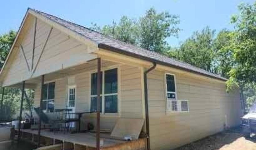 422 NE H St, Ardmore, OK 73401 - 2 Beds, 2 Bath