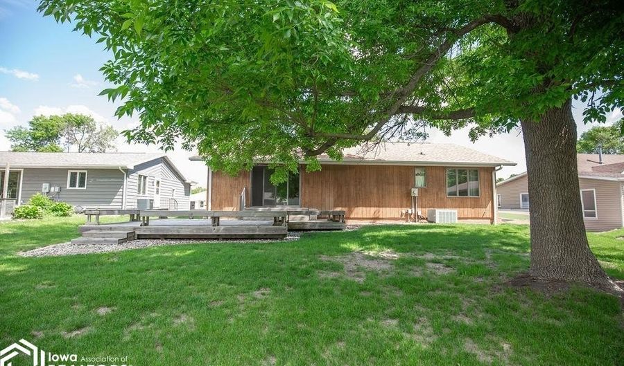 1302 E Linden St, Algona, IA 50511 - 2 Beds, 2 Bath