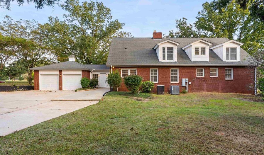 1429 E Calhoun St, Anderson, SC 29621 - 5 Beds, 3 Bath