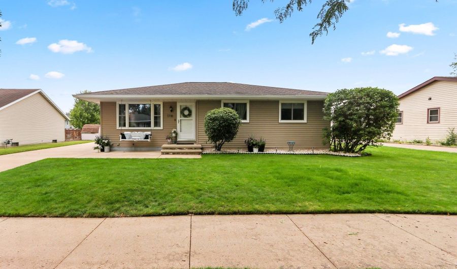 1718 SCHAEFER Cir, Appleton, WI 54915 - 3 Beds, 2 Bath