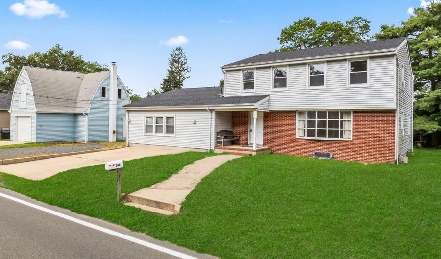 608 Berkeley Ave, Beachwood, NJ 08722 - 4 Beds, 4 Bath