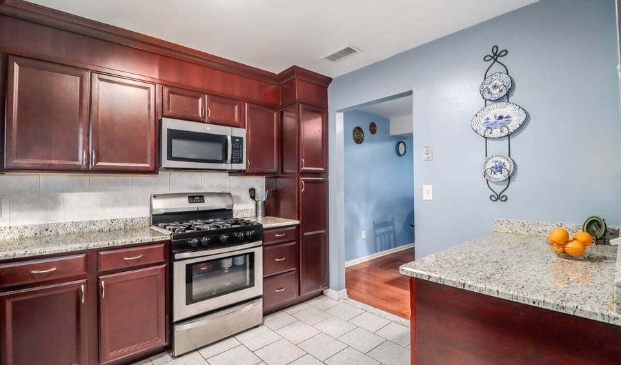 93 Park Ave 1204, Danbury, CT 06810 - 2 Beds, 2 Bath