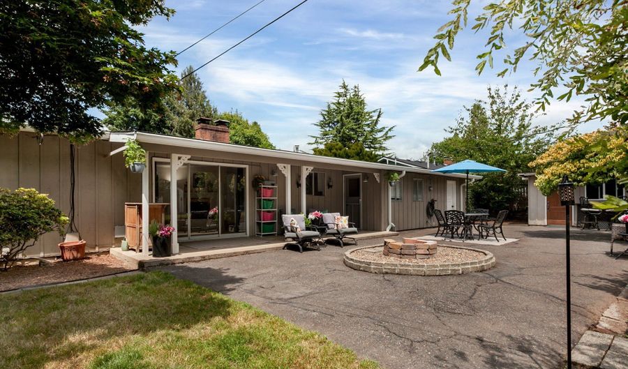 10210 SW CRESTWOOD Ct, Beaverton, OR 97008 - 3 Beds, 2 Bath