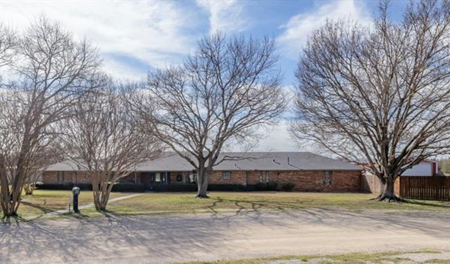 405 S Oneil St, Alvord, TX 76225 - 4 Beds, 4 Bath