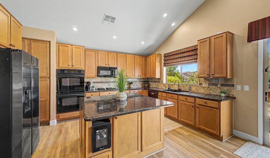 2540 E HAZELTINE Way, Chandler, AZ 85249 - 5 Beds, 3 Bath