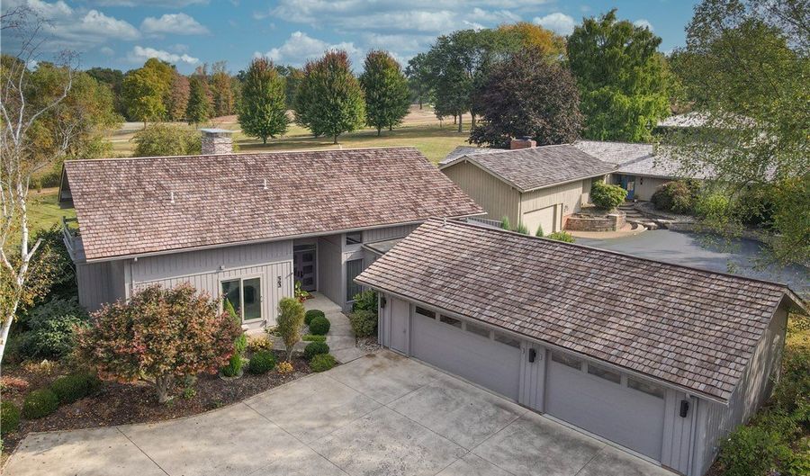 563 E Acadia Pt, Aurora, OH 44202 - 5 Beds, 4 Bath