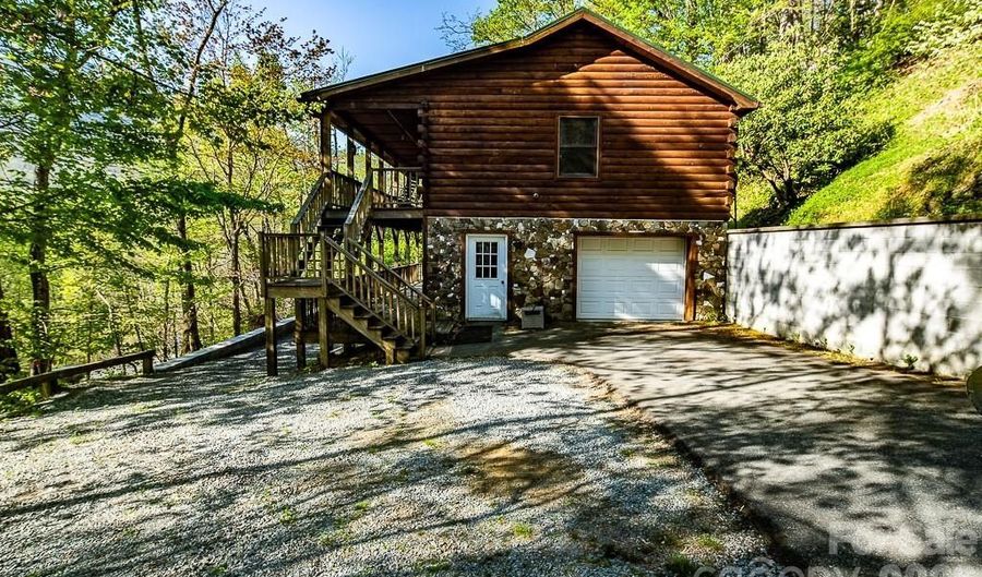 239 Dutch Treat Rd, Banner Elk, NC 28504 - 2 Beds, 2 Bath