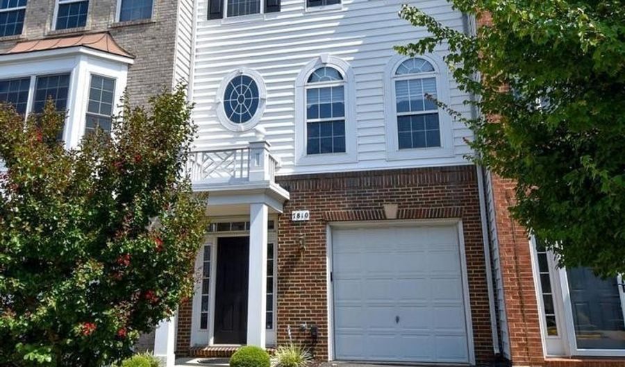 7810 LOCUST LEAF Ln, Alexandria, VA 22315 - 3 Beds, 4 Bath