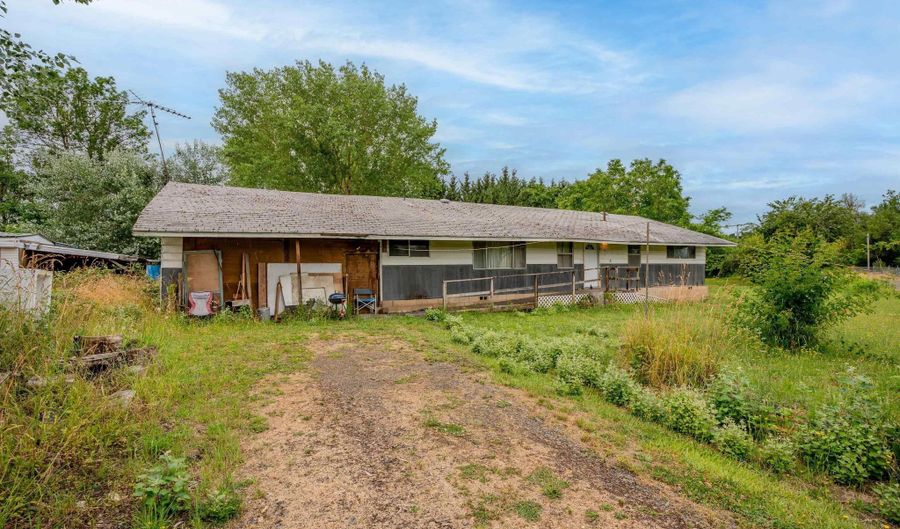 35858 Knox Butte Rd E, Albany, OR 97322 - 3 Beds, 1 Bath