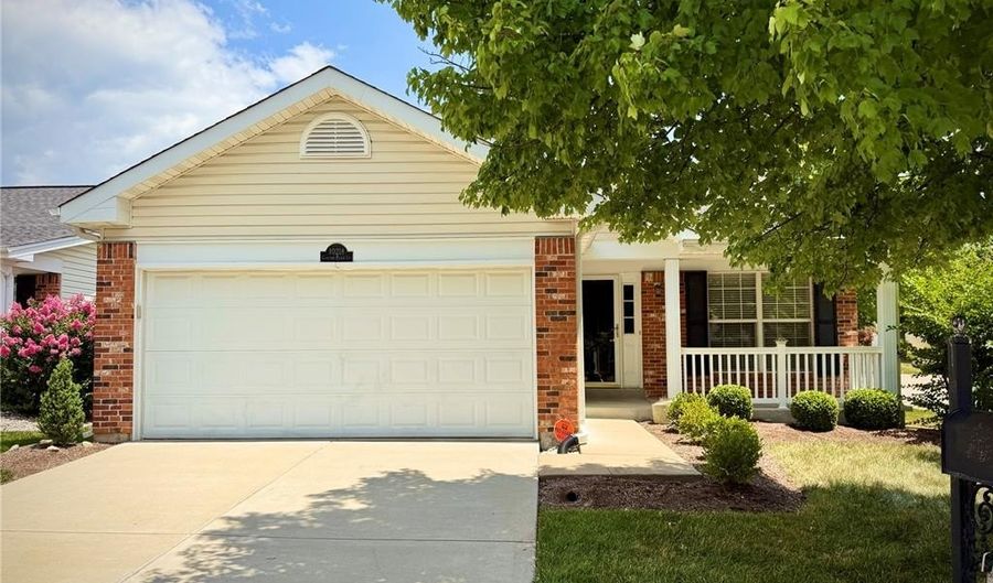 10218 Carlton Place Ct, Affton, MO 63123 - 2 Beds, 3 Bath